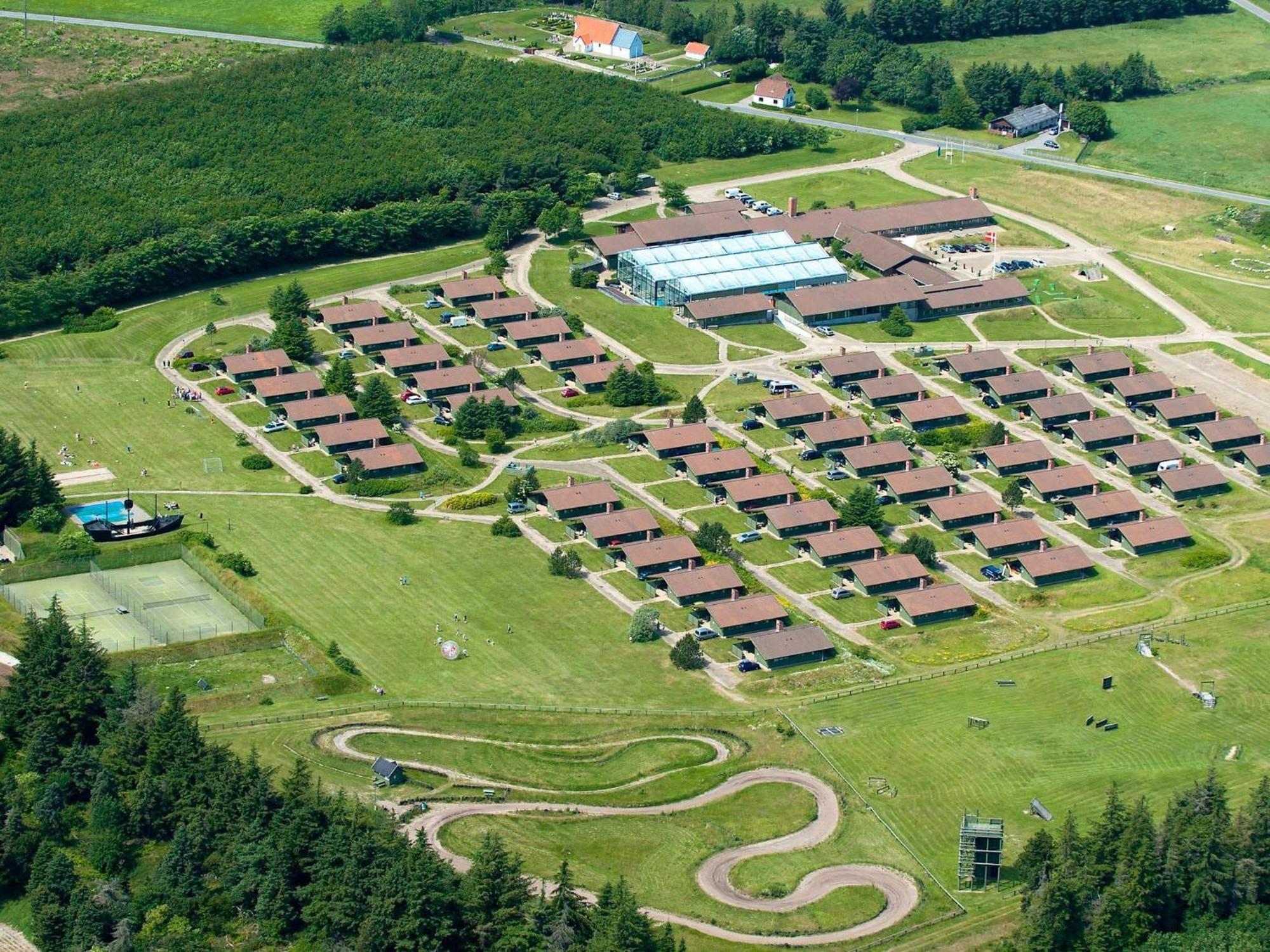 6 Person Holiday Home On A Holiday Park In Гилелай Екстериор снимка