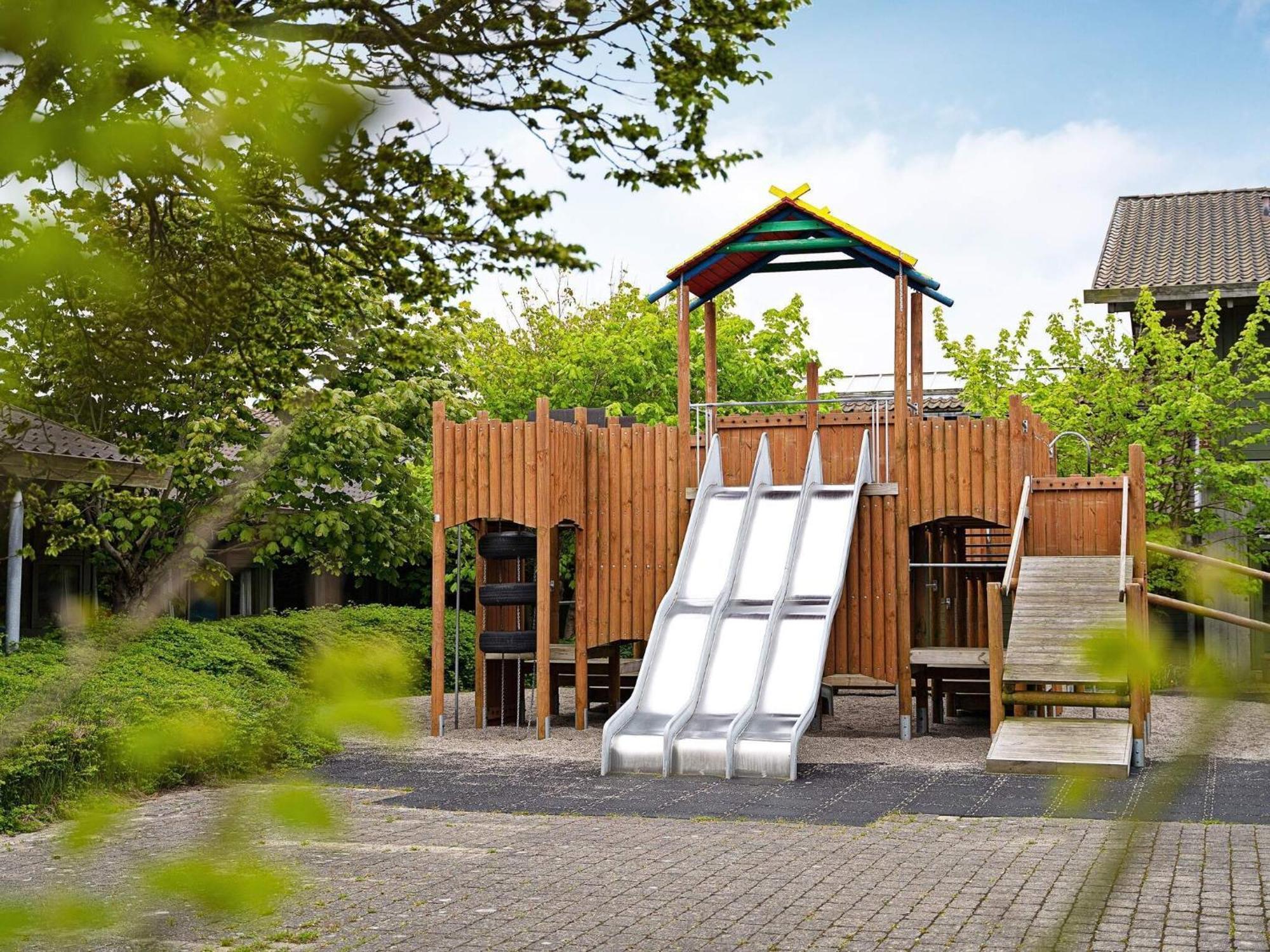 6 Person Holiday Home On A Holiday Park In Гилелай Екстериор снимка