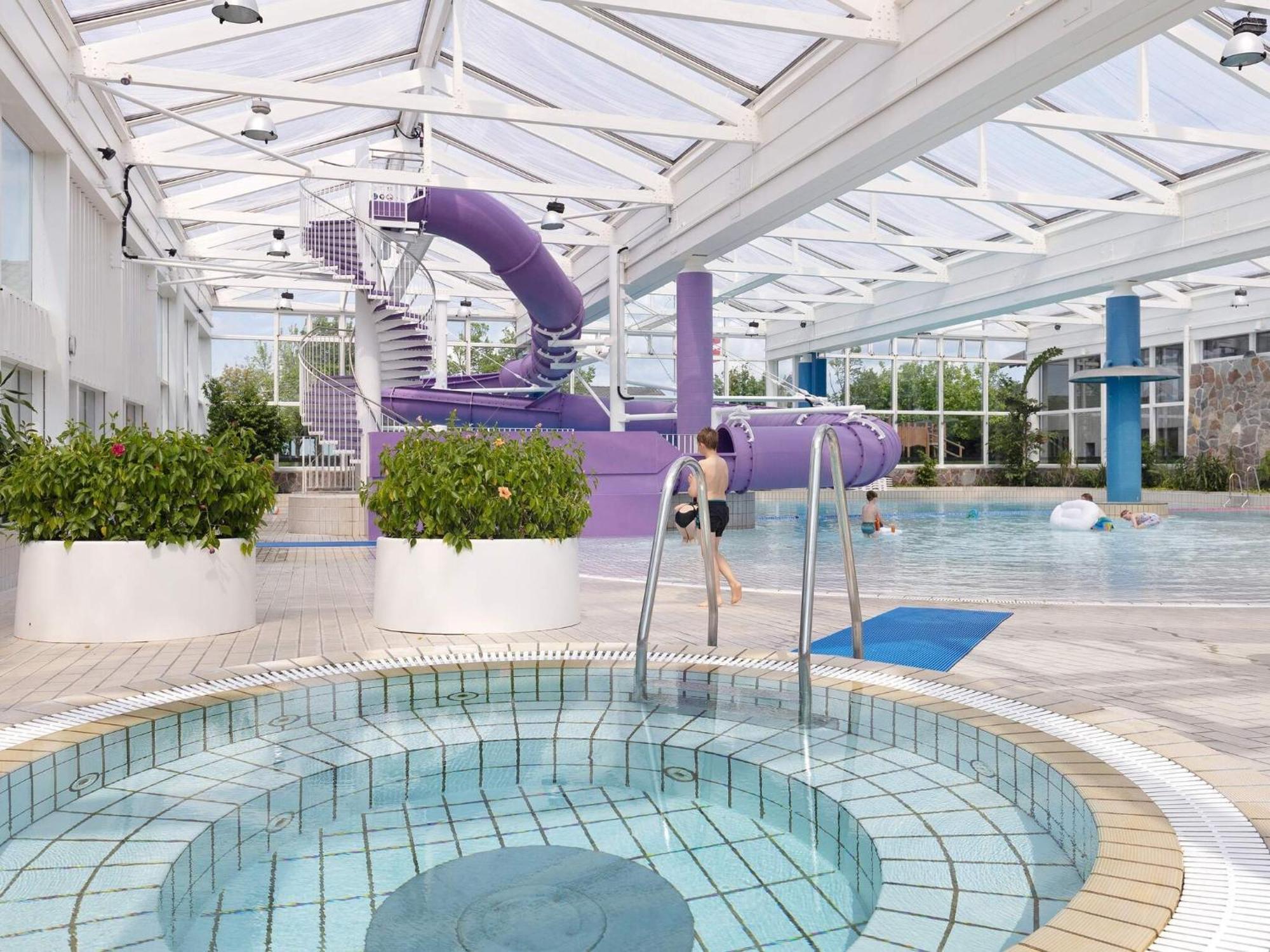 6 Person Holiday Home On A Holiday Park In Гилелай Екстериор снимка