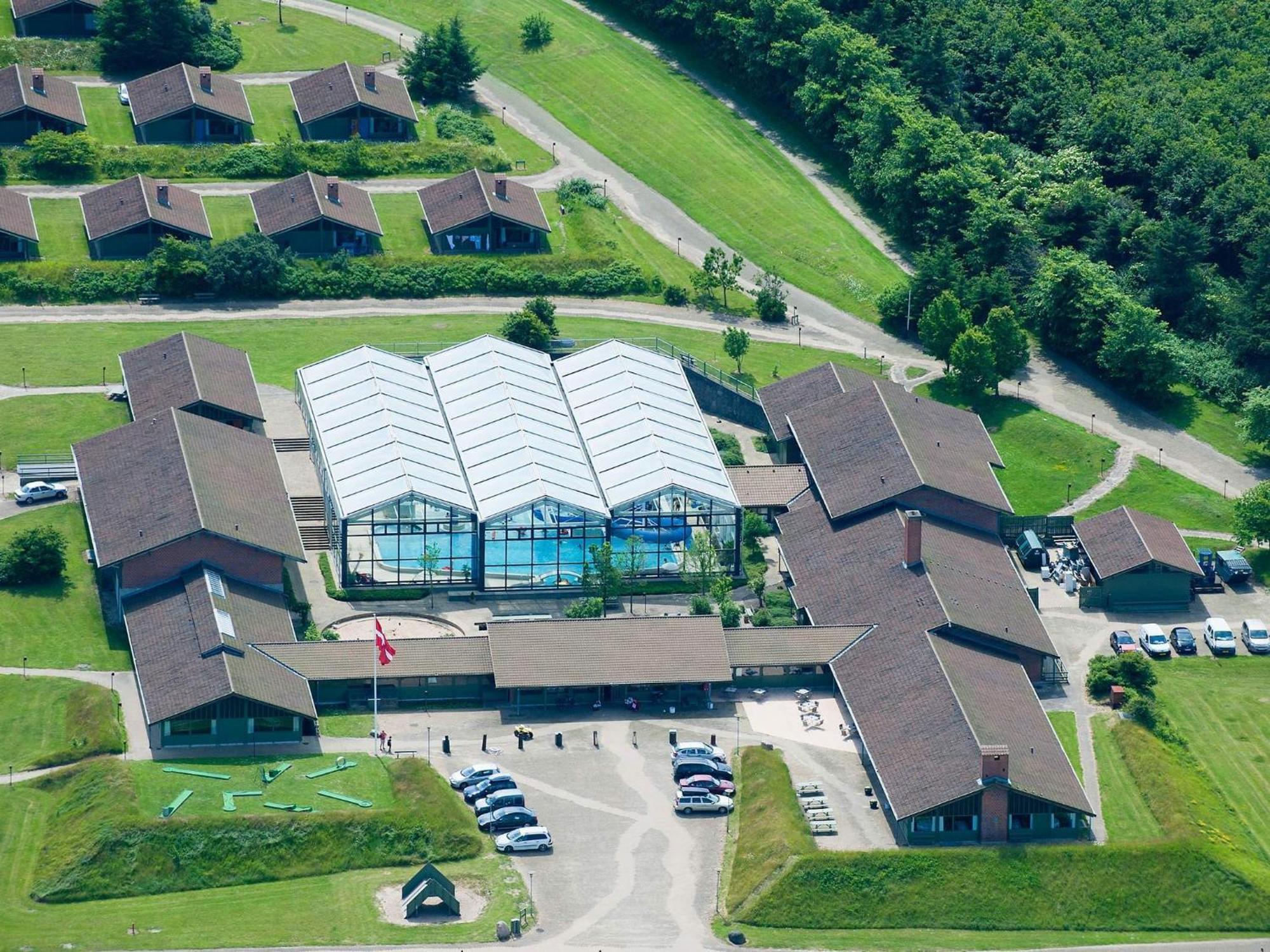 6 Person Holiday Home On A Holiday Park In Гилелай Екстериор снимка