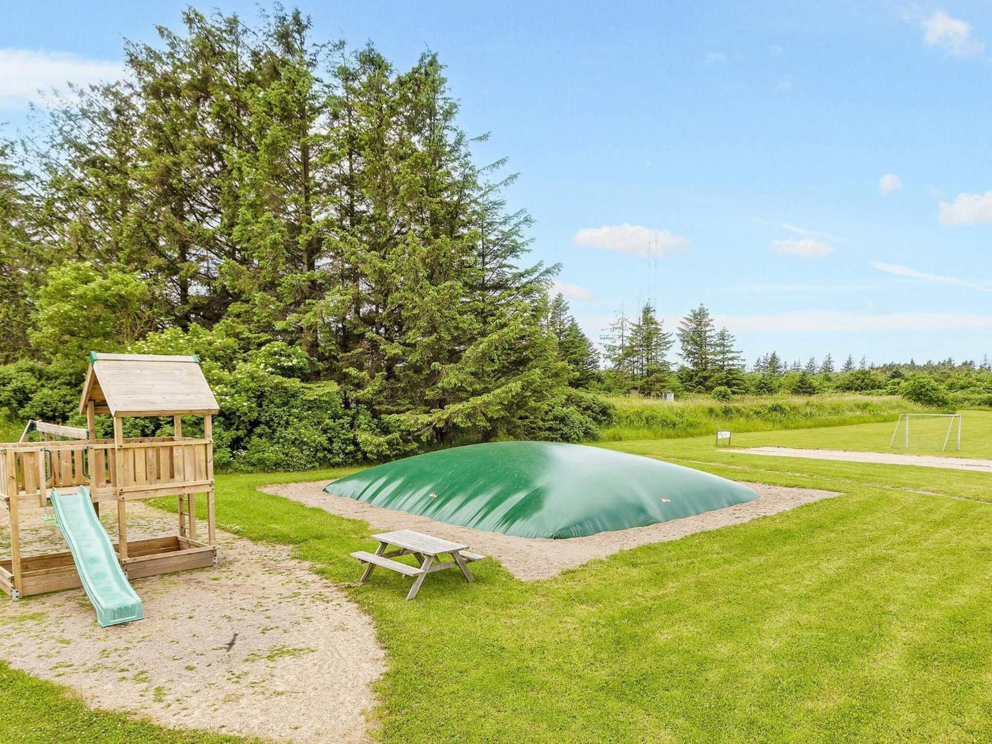 6 Person Holiday Home On A Holiday Park In Гилелай Екстериор снимка